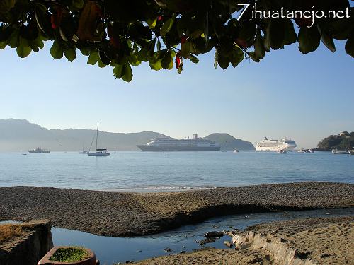 2 cruise ships in Zihuatanejo Bay 28 NOV 07