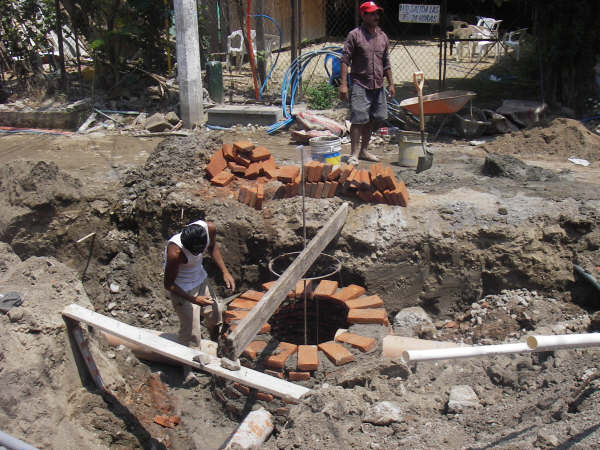 Street repairs on Juan N. Alvarez in Zihuatanejo Street repairs on Juan N. Alvarez in Zihuatanejo